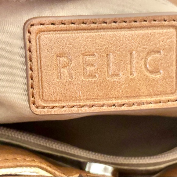 Pristine Relic Butterfly Purse, double handle, with 3 zip pockets. - Picture 3 of 4